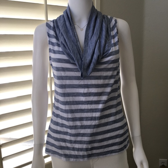 Converse Tops - 🌵Converse sleeveless blouse✅